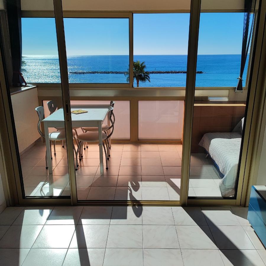 Grand Studio Bord De Mer- Acces Direct Aux Plages Saint-Laurent-du-Var Exteriér fotografie