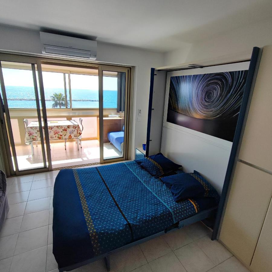 Grand Studio Bord De Mer- Acces Direct Aux Plages Saint-Laurent-du-Var Exteriér fotografie